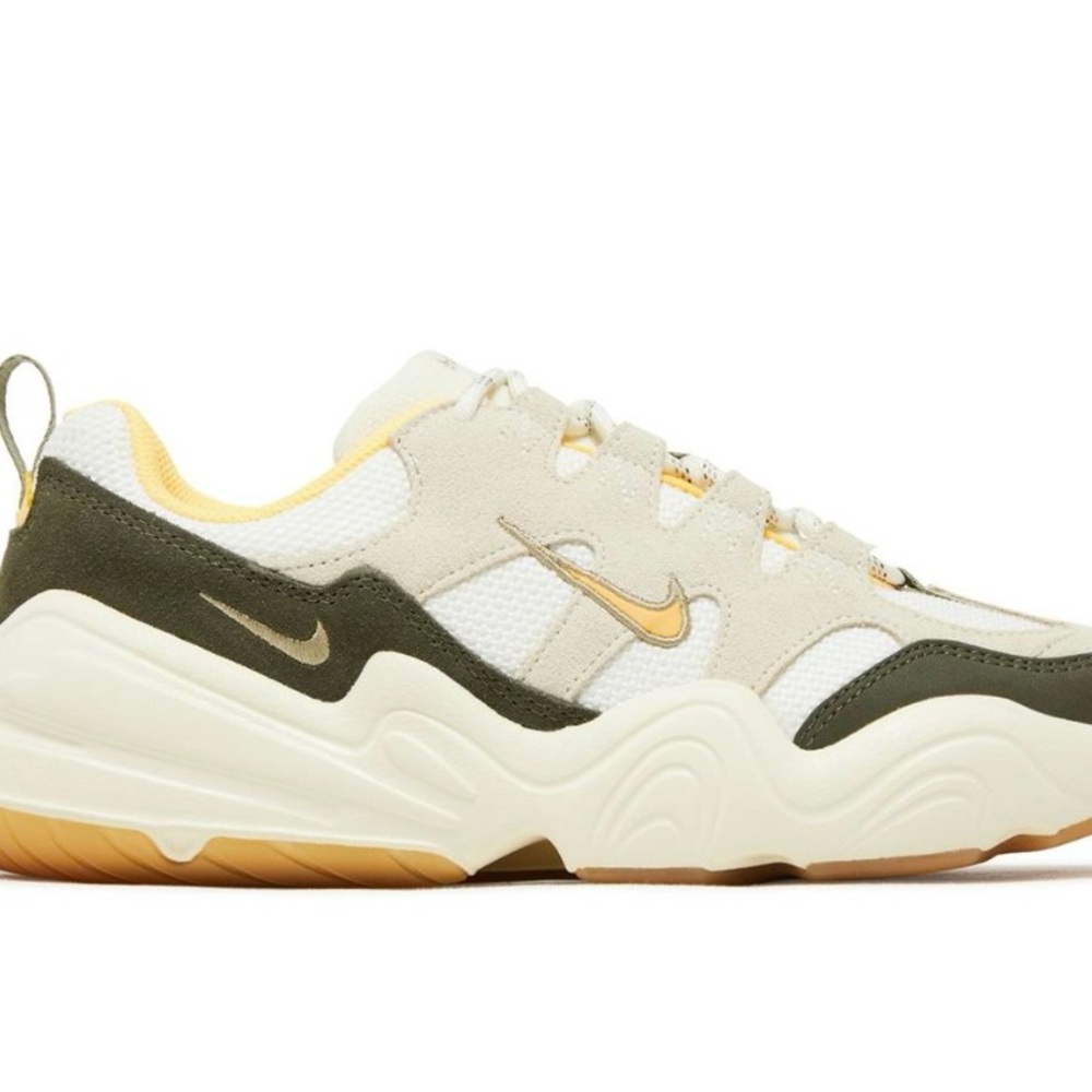 Women’s Nike Tech Hera Size 7.5 - Sail Olive